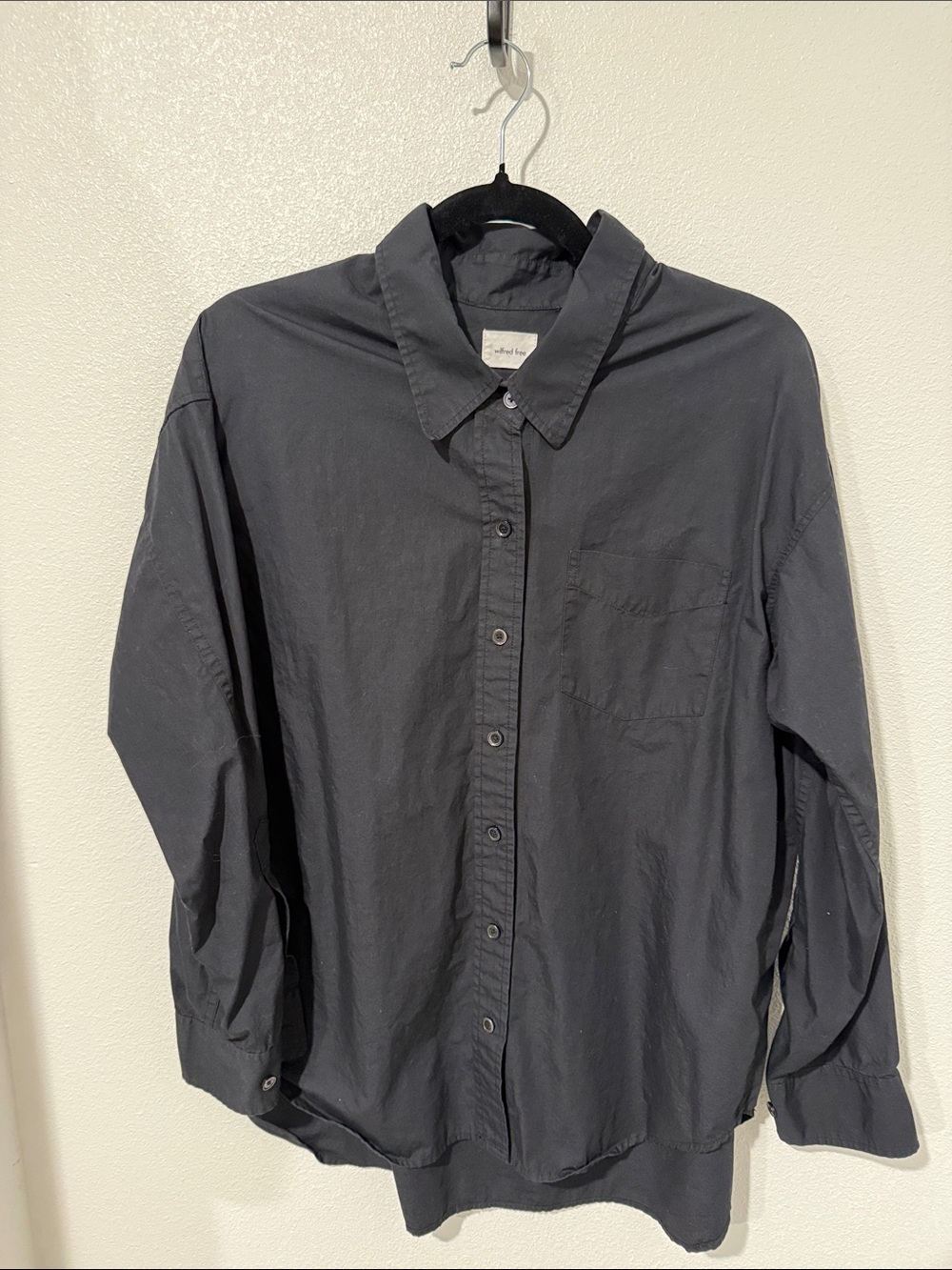Wilfred Long-Sleeve Button-Down Shirt in Black
